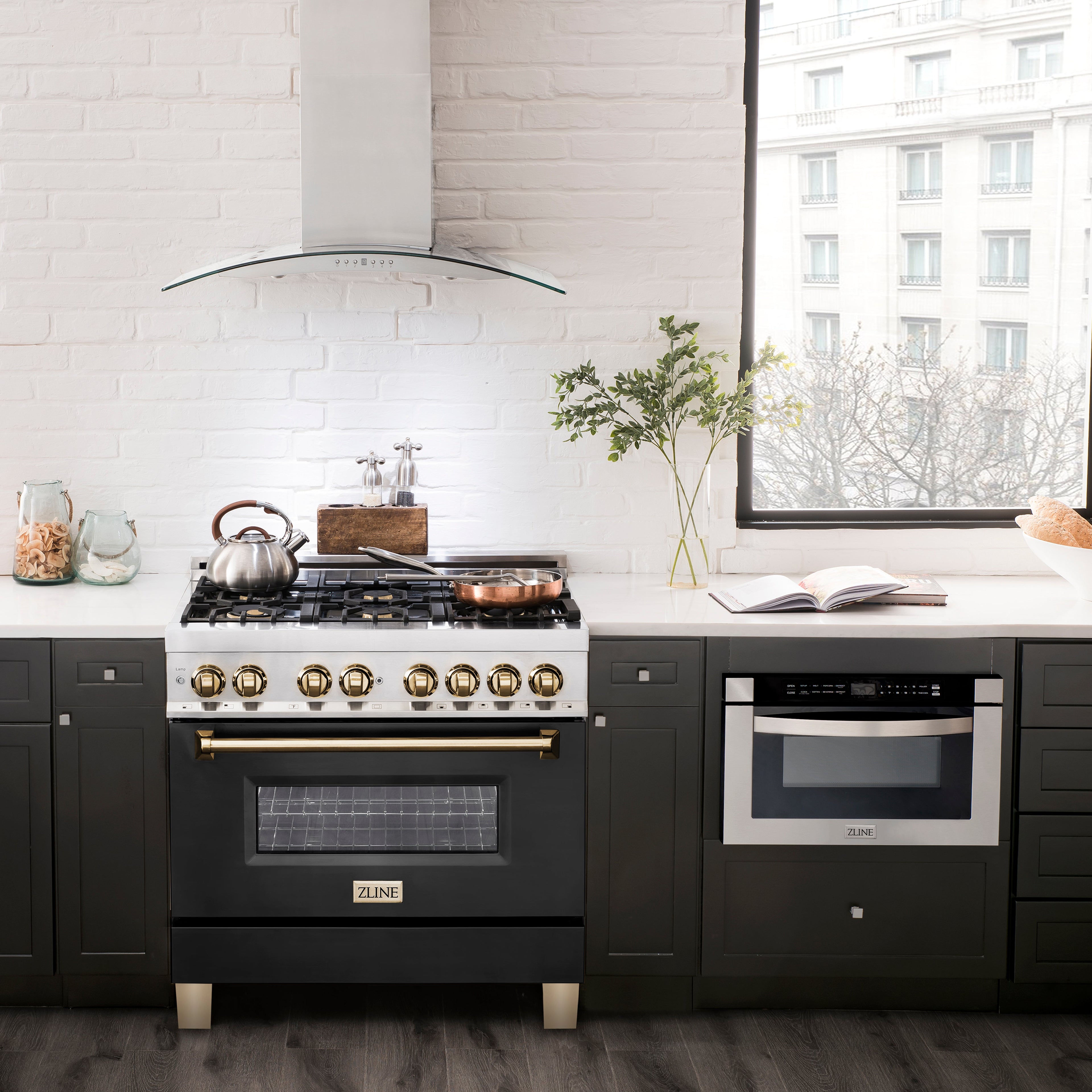 ZLINE Autograph 36 in. Dual Fuel Range 4.6 cu. ft. with Gas Cooktop, Electric Oven, Black Matte Door and Gold Accents (RAZ-BLM-36-G)