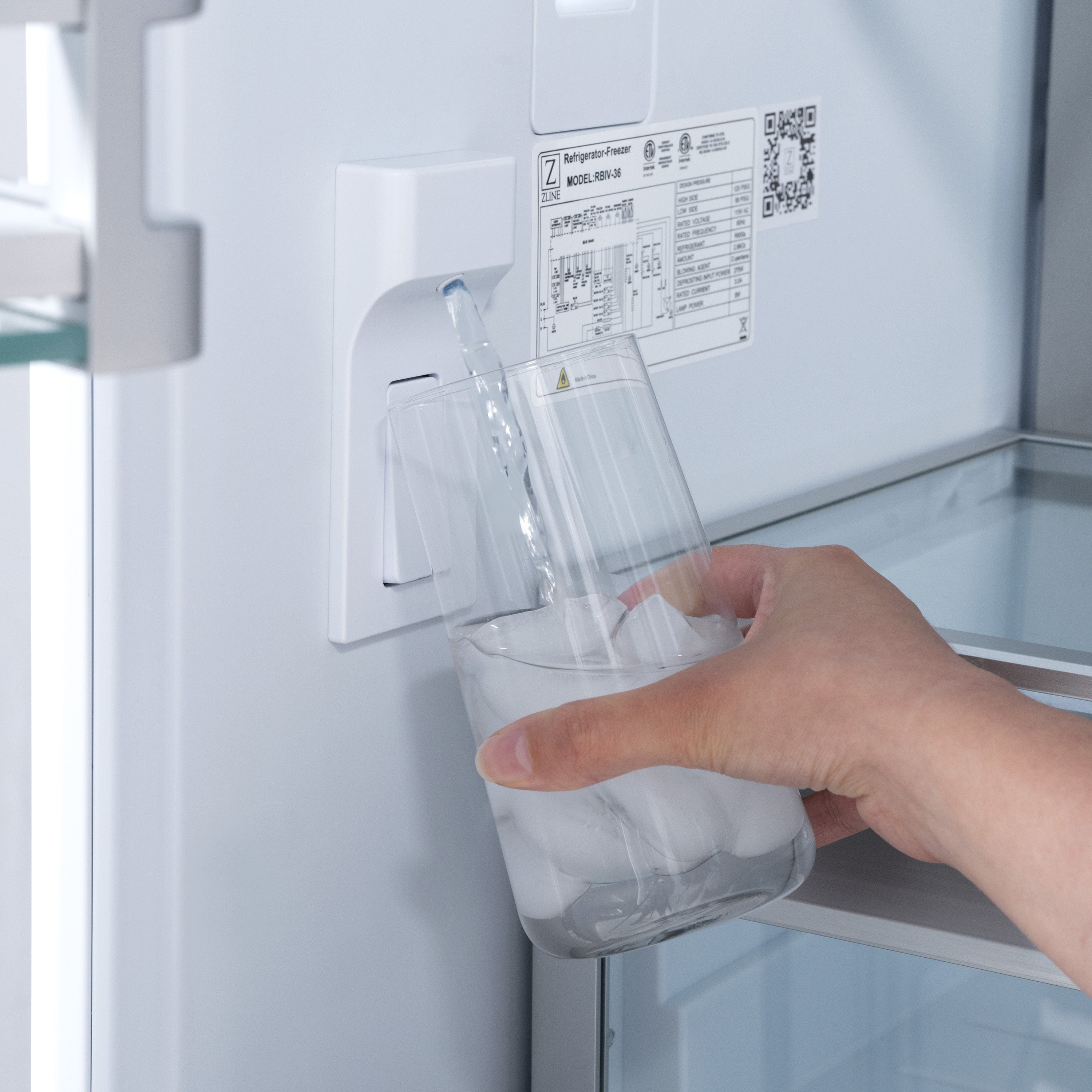 ZLINE 60 in Built-In Refrigerator 32.2 cu ft Internal Water & Ice Dispenser White Matte Gold Accents (RBIVZ-WM-60-G)